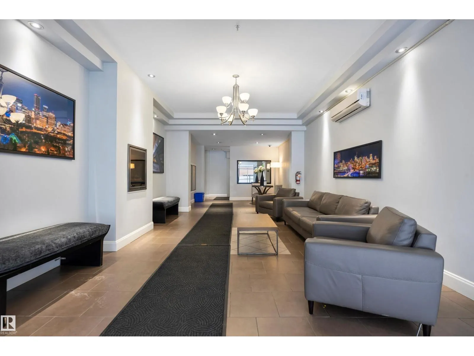 #1301 9819 104 ST NW