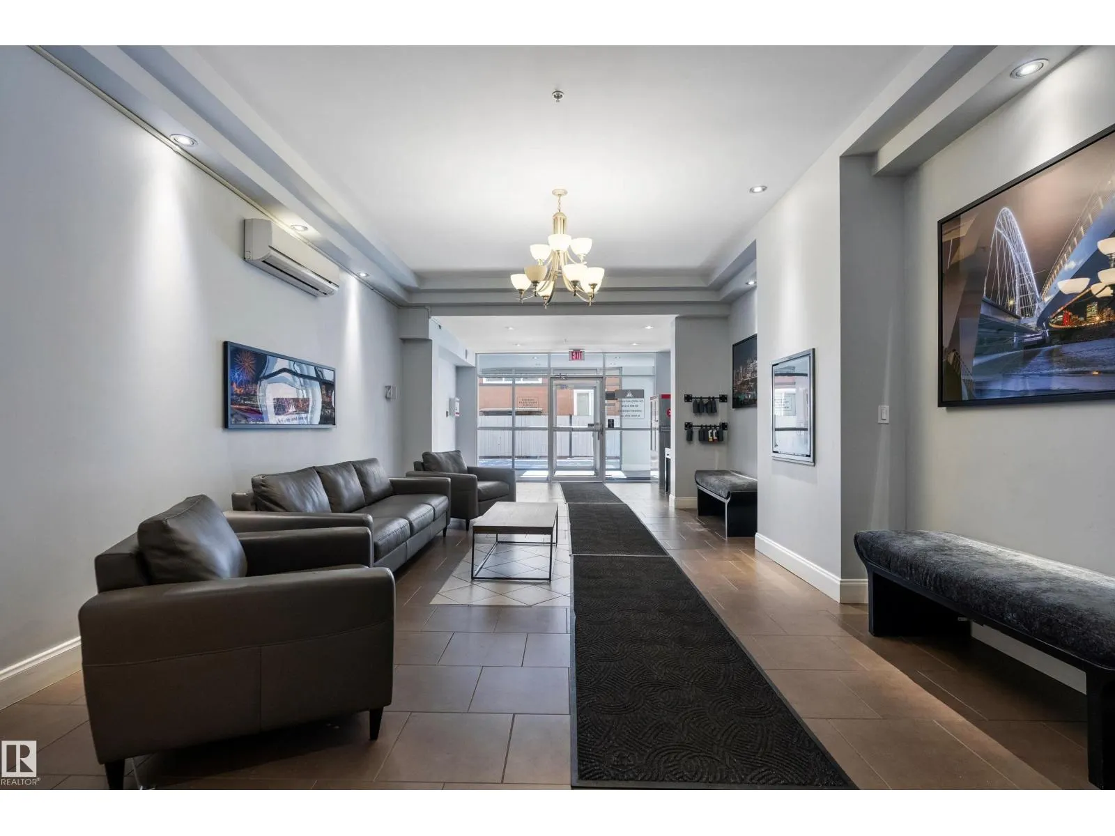 #1301 9819 104 ST NW