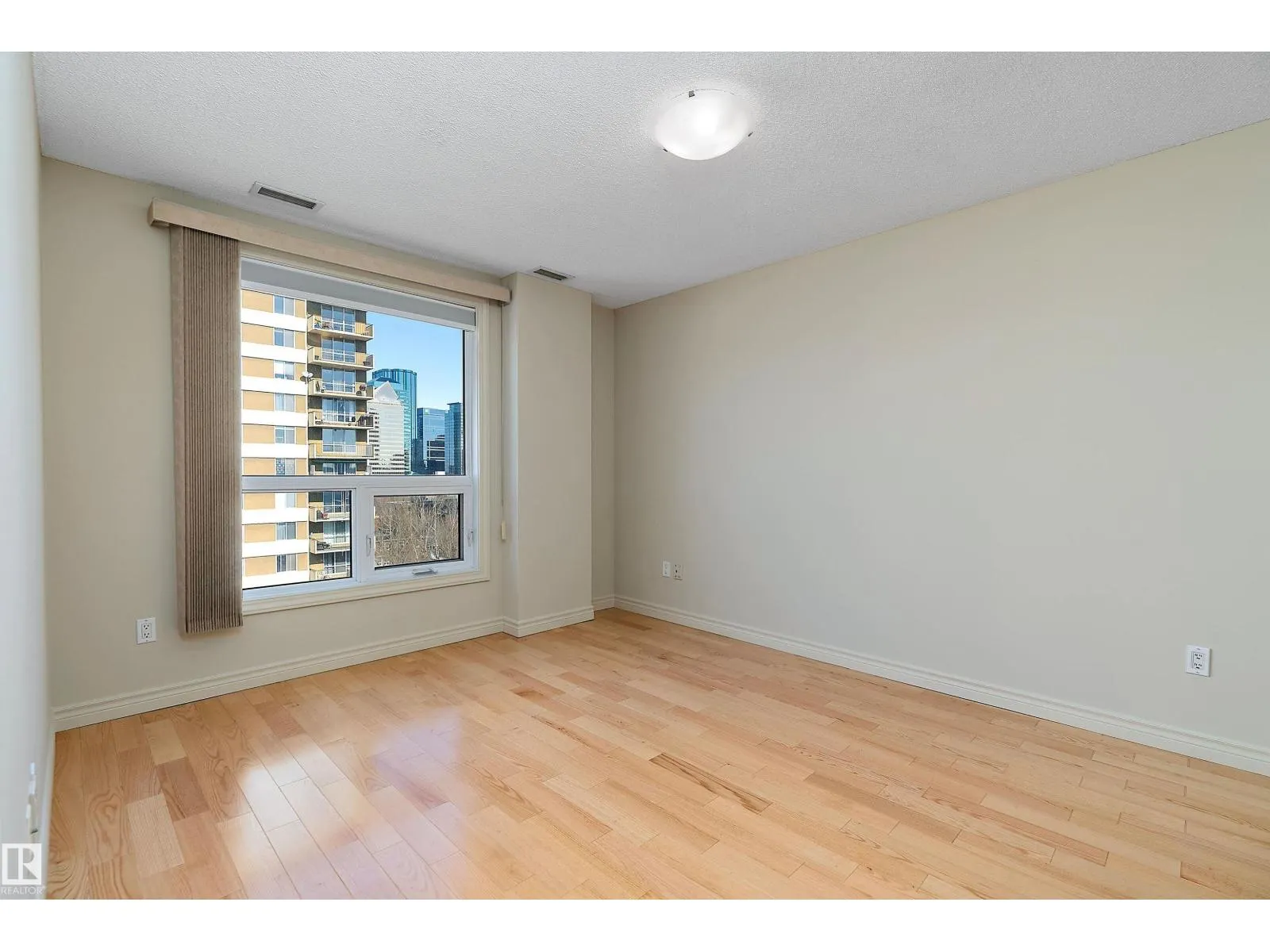 #1301 9819 104 ST NW