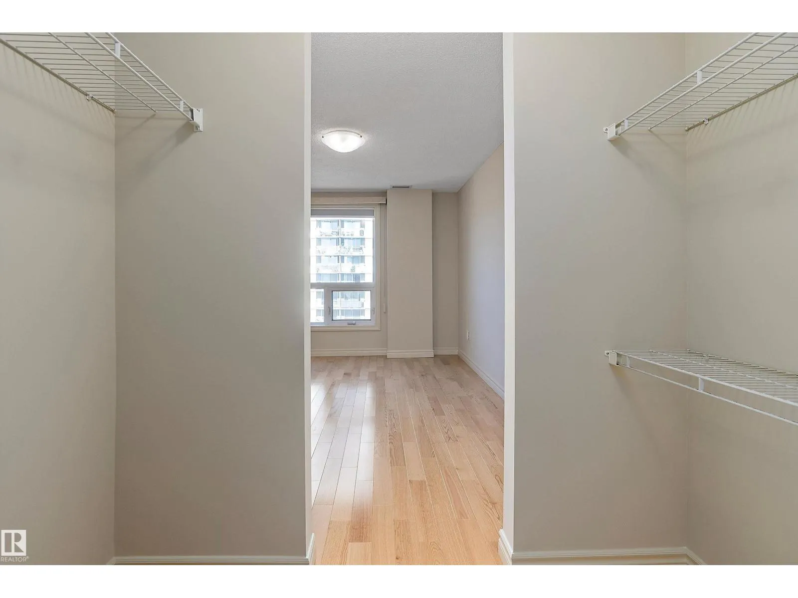 #1301 9819 104 ST NW