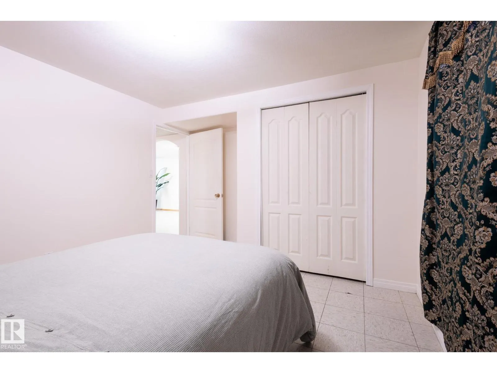 9015 157 ST NW