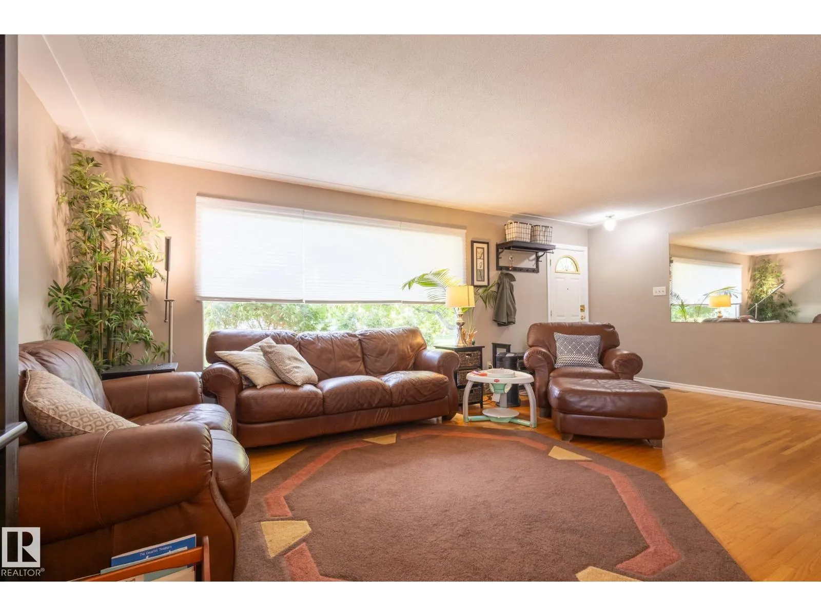 9015 157 ST NW