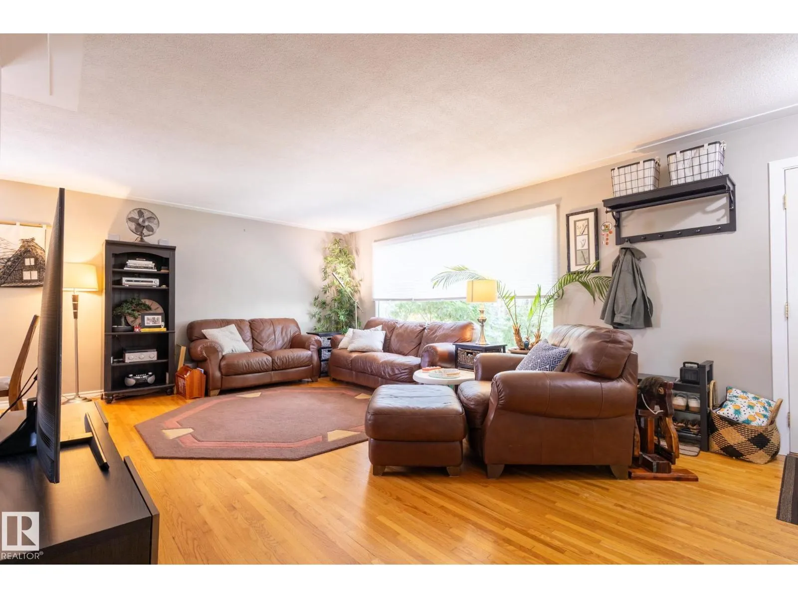 9015 157 ST NW