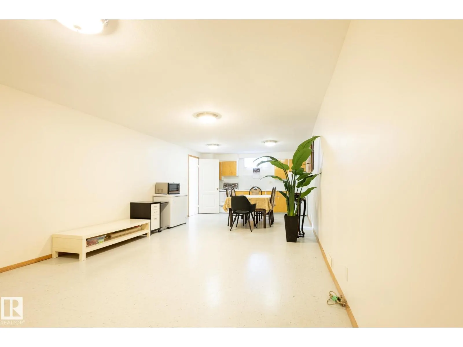 9015 157 ST NW