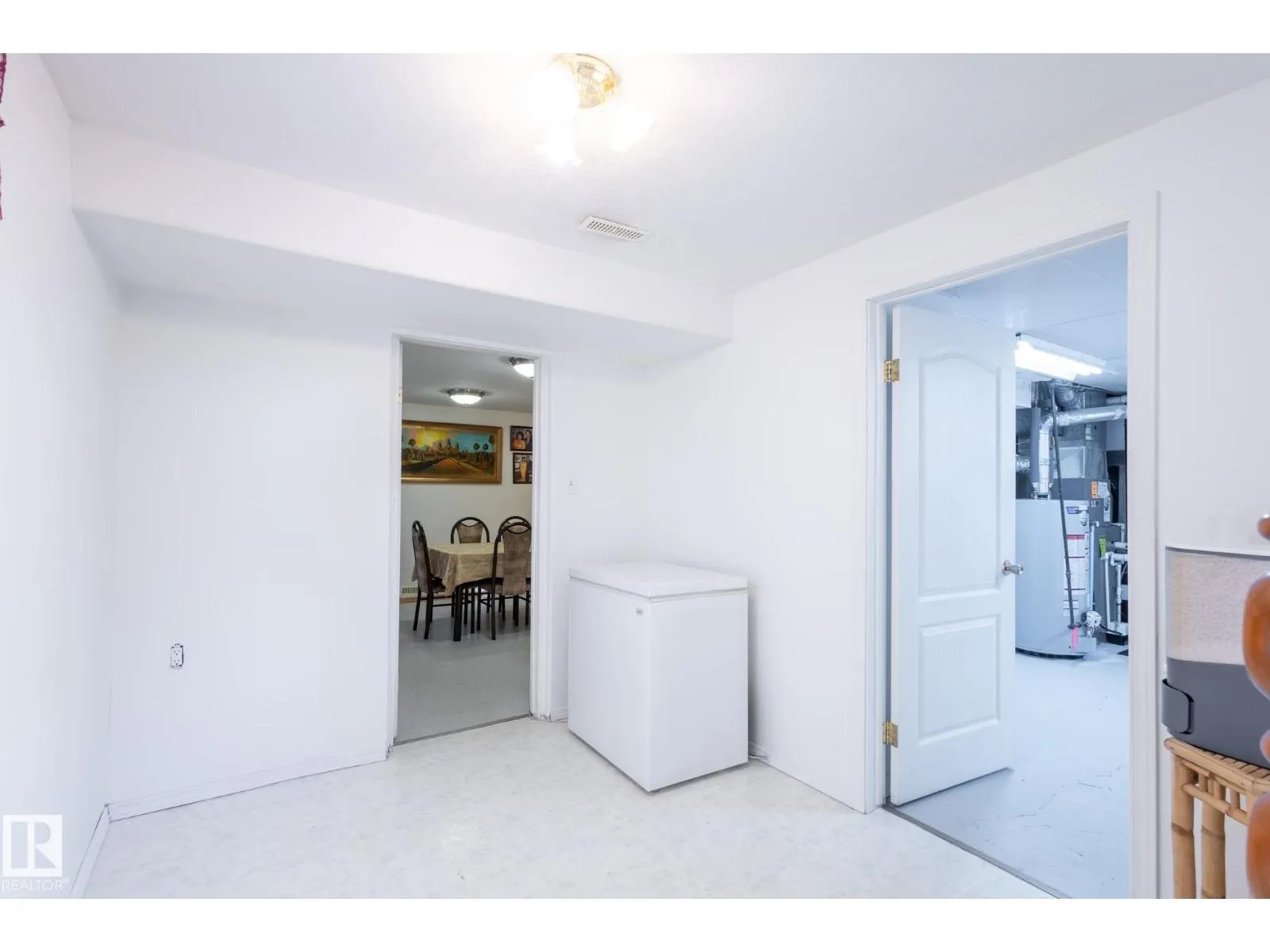 9015 157 ST NW