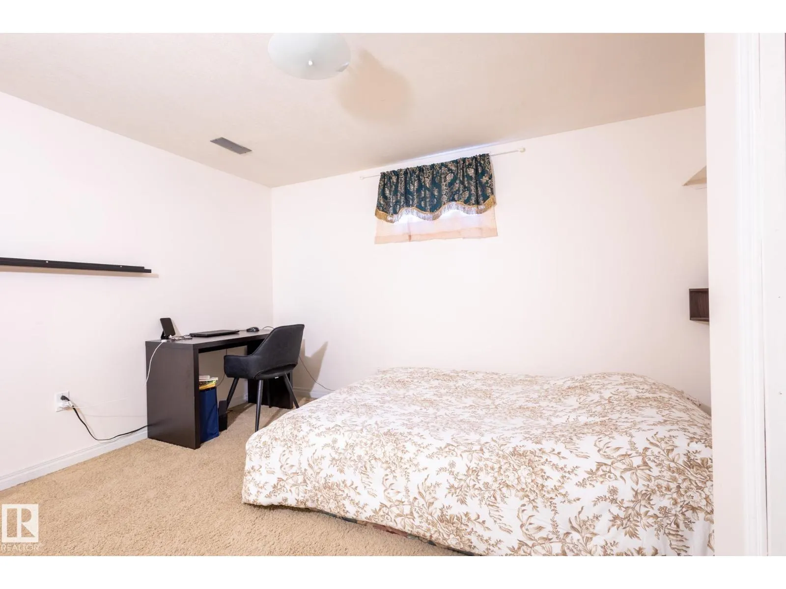 9015 157 ST NW