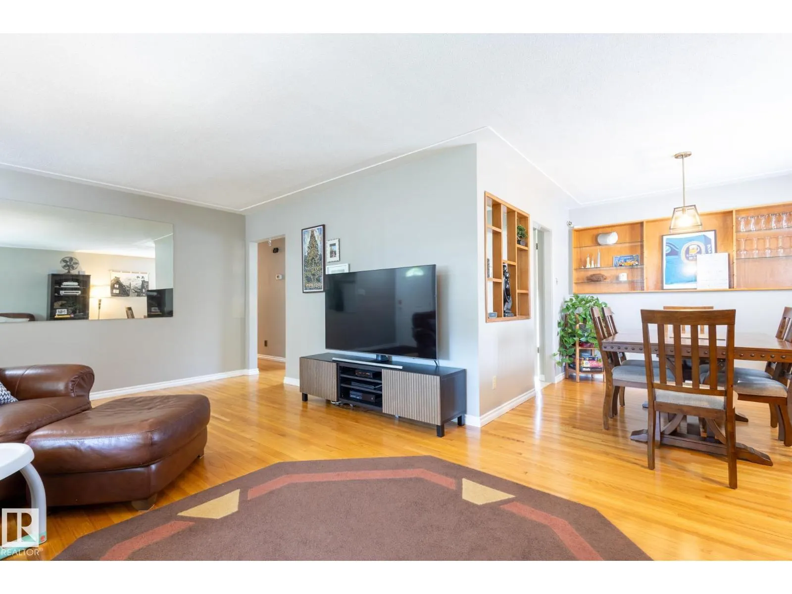9015 157 ST NW
