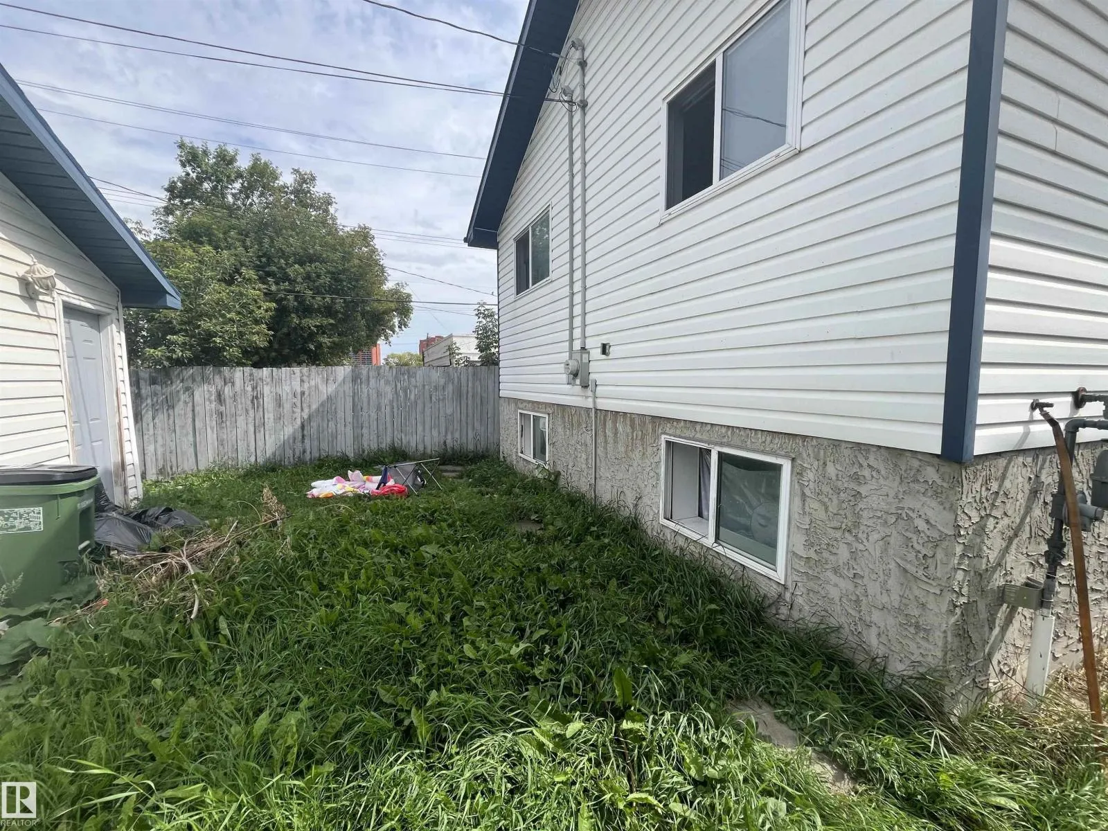 9518 106 AV NW