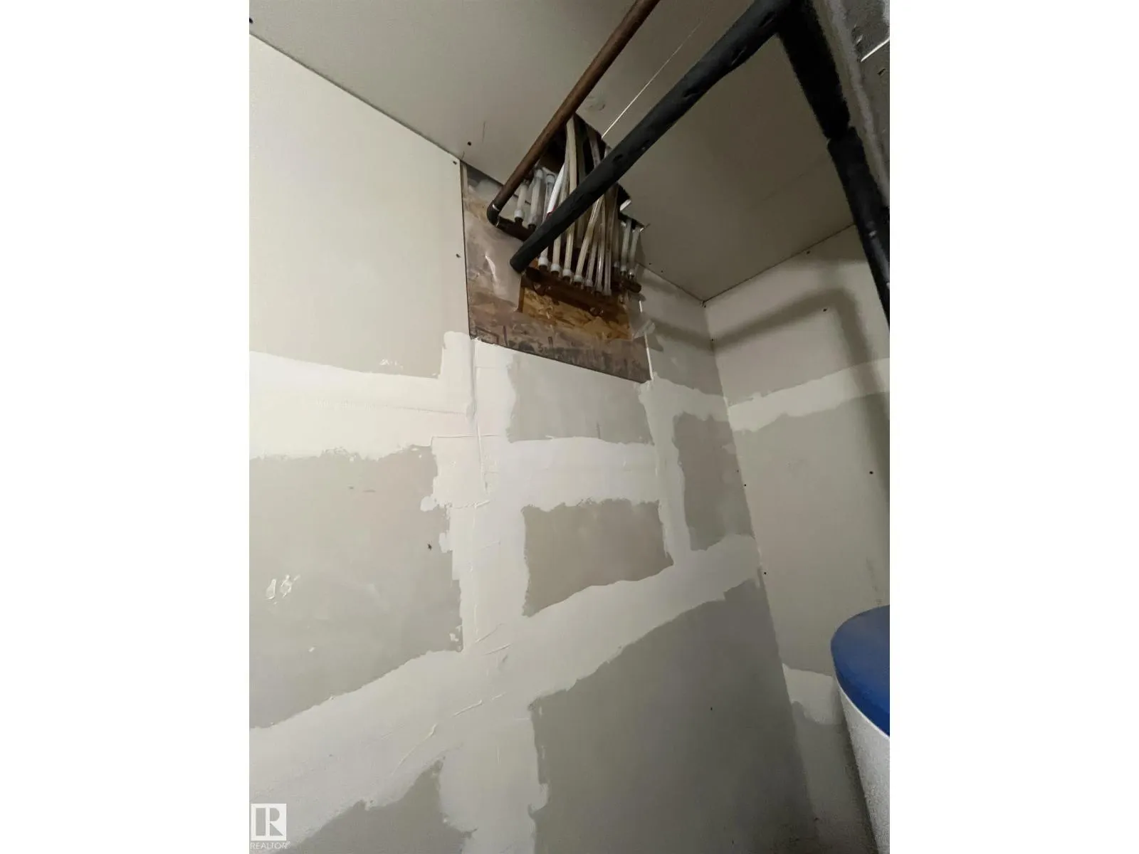 9518 106 AV NW