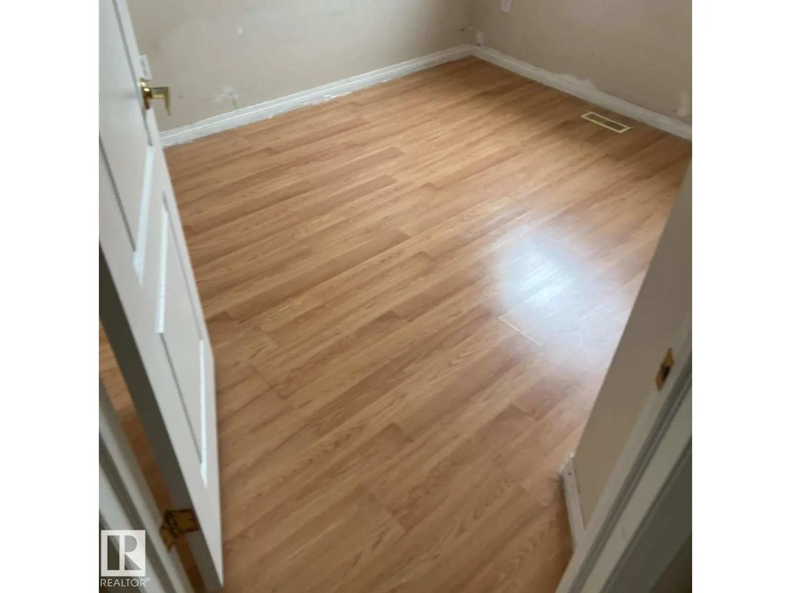 9518 106 AV NW
