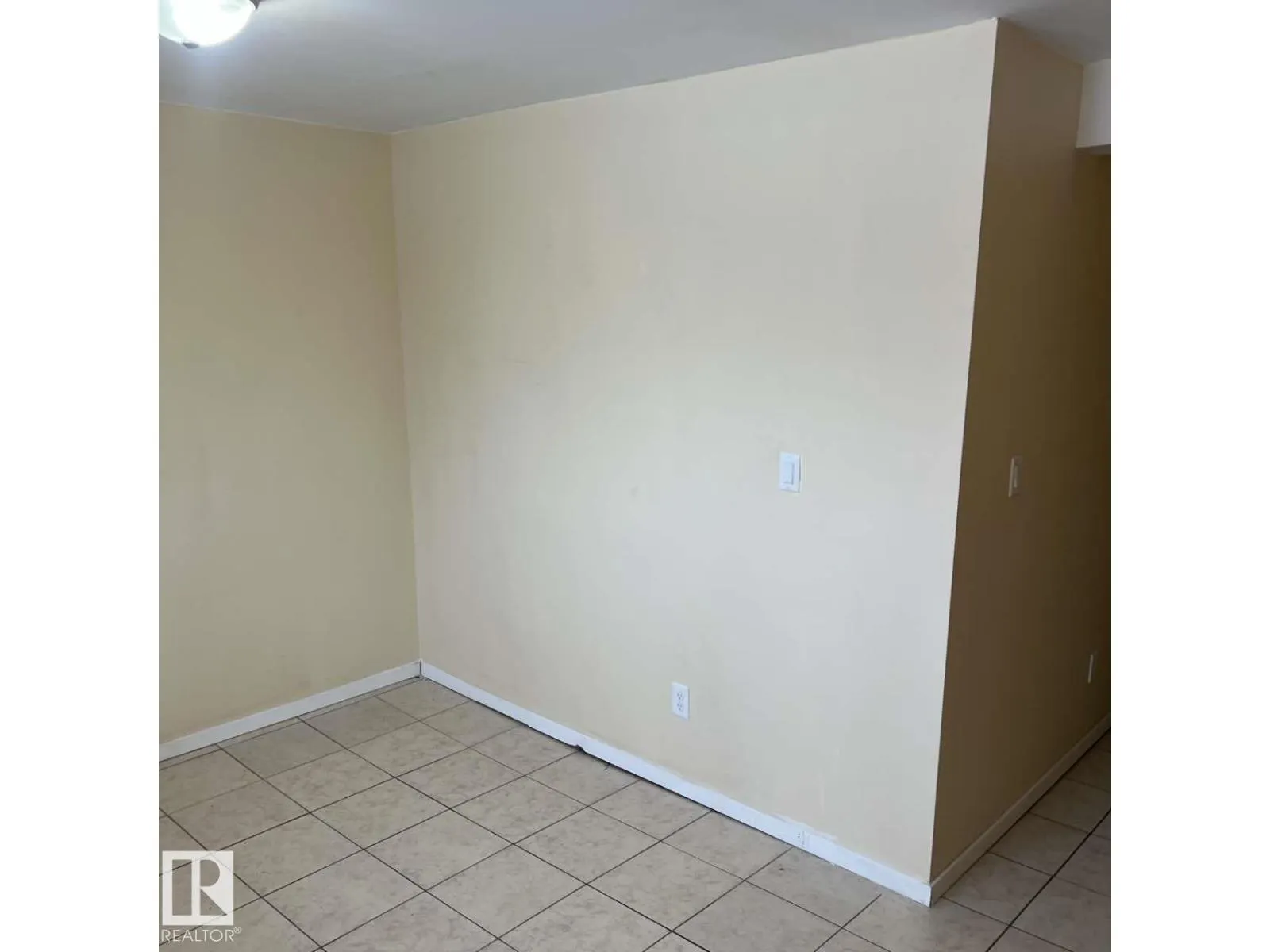 9518 106 AV NW