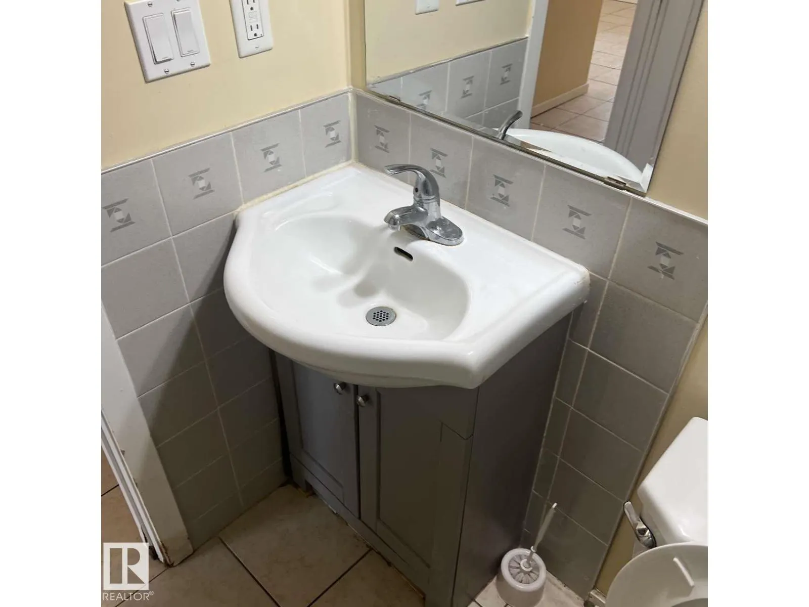 9518 106 AV NW