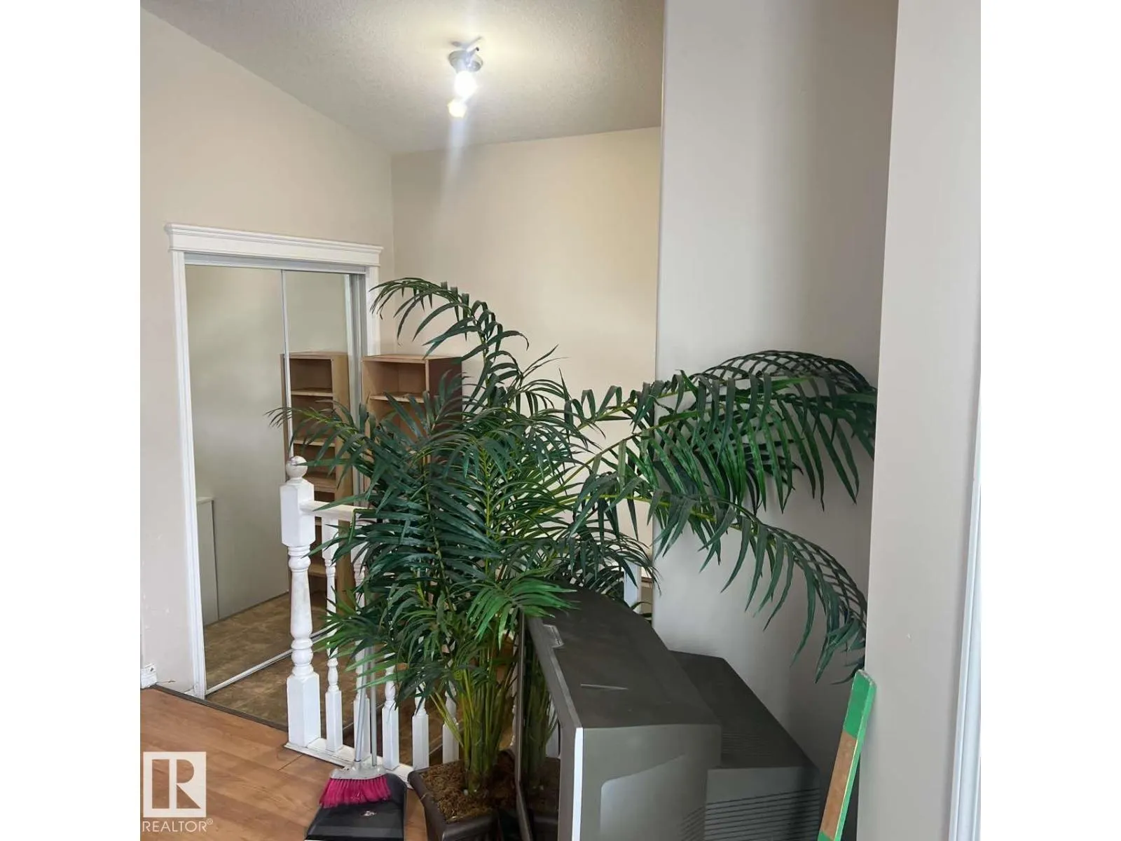 9518 106 AV NW