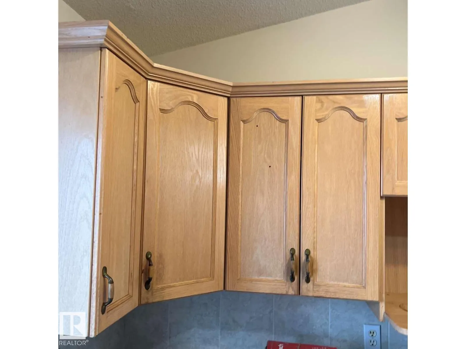 9518 106 AV NW