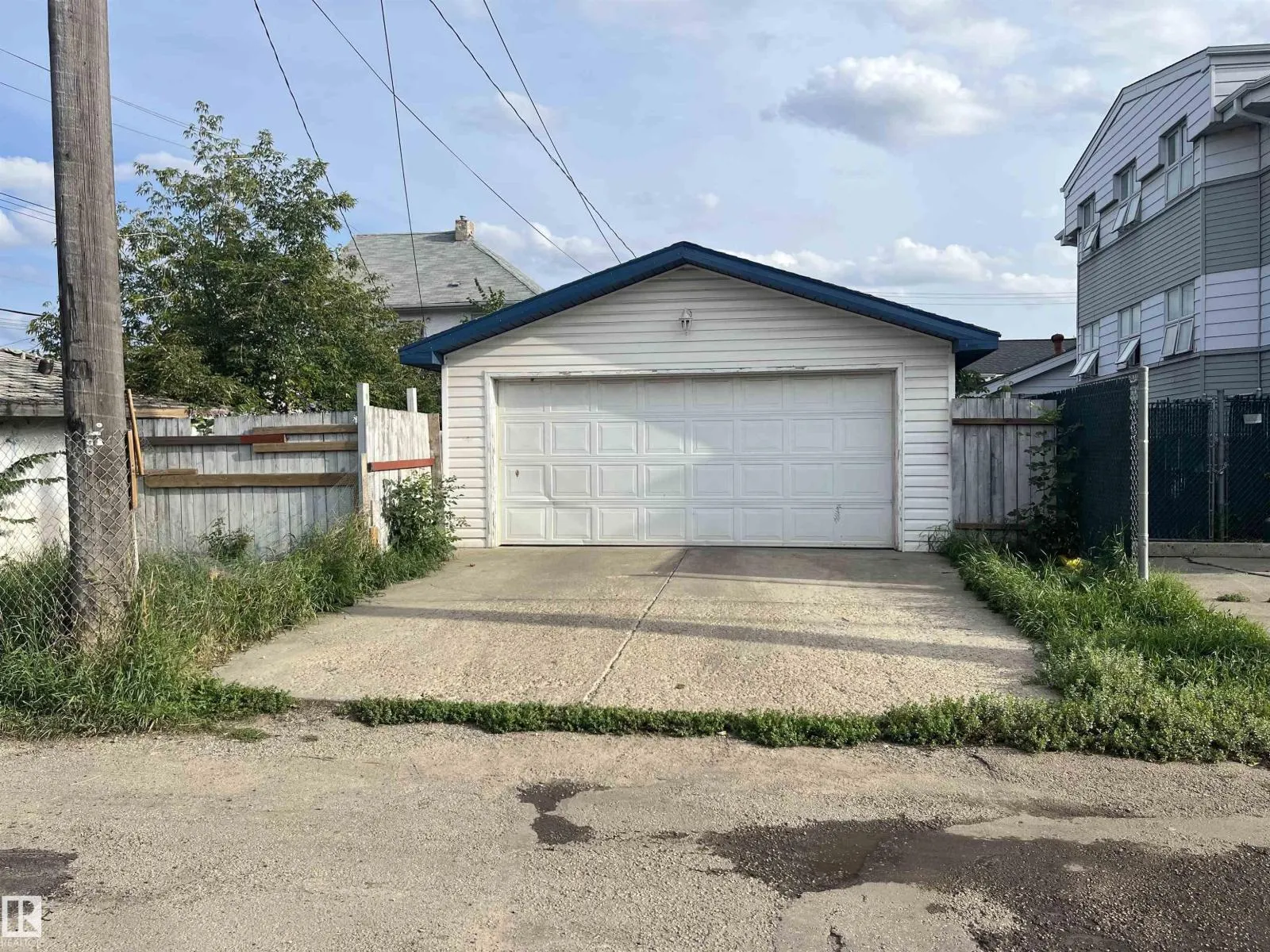 9518 106 AV NW