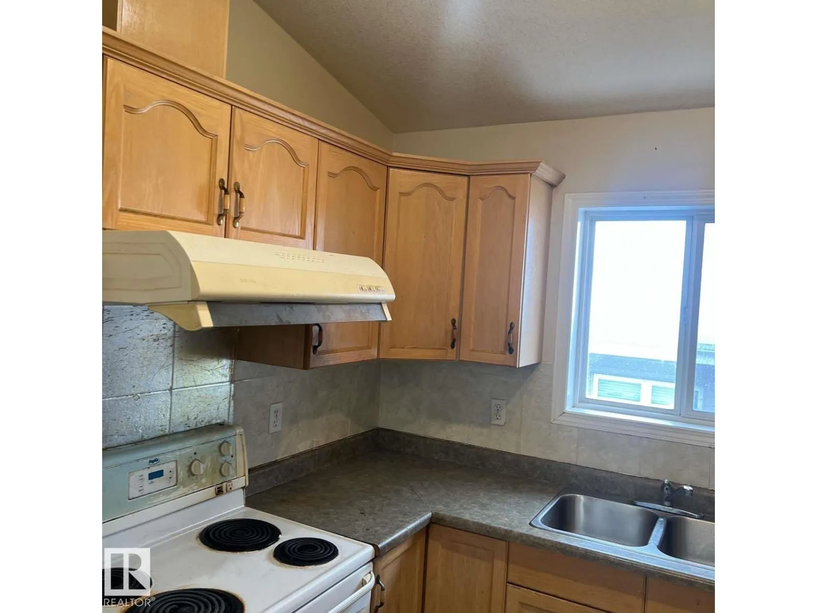 9518 106 AV NW