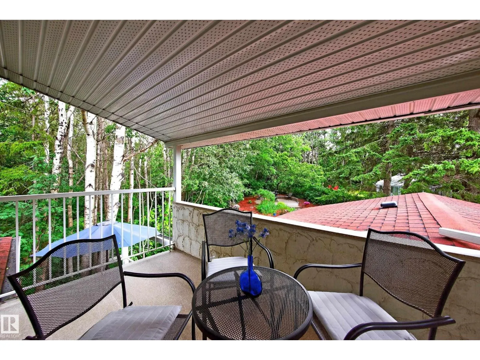 8 GREENWOOD PL