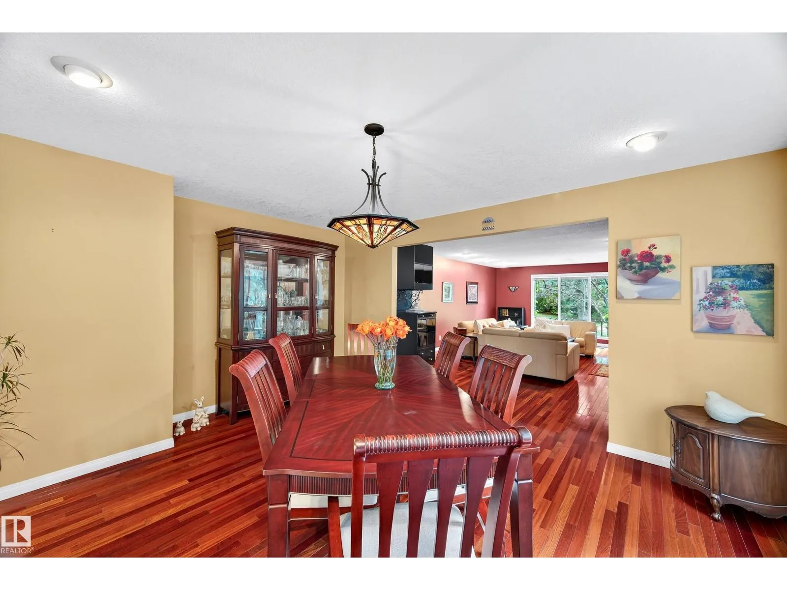 8 GREENWOOD PL