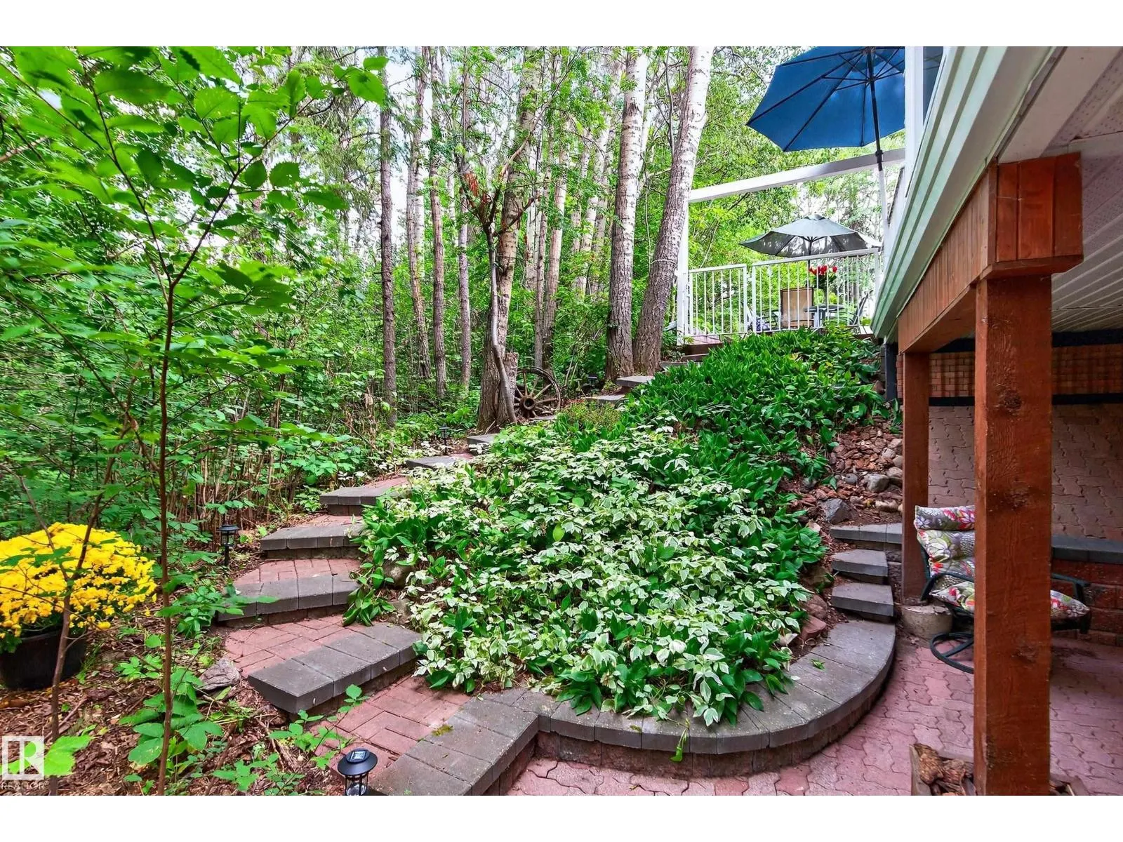 8 GREENWOOD PL