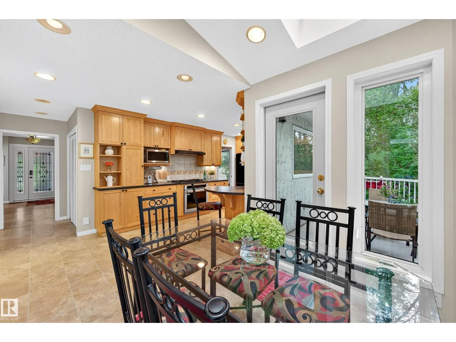 8 GREENWOOD PL