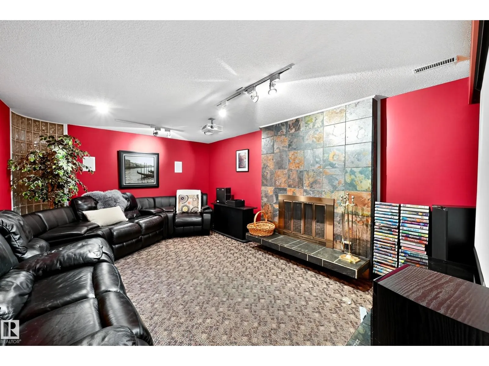 8 GREENWOOD PL