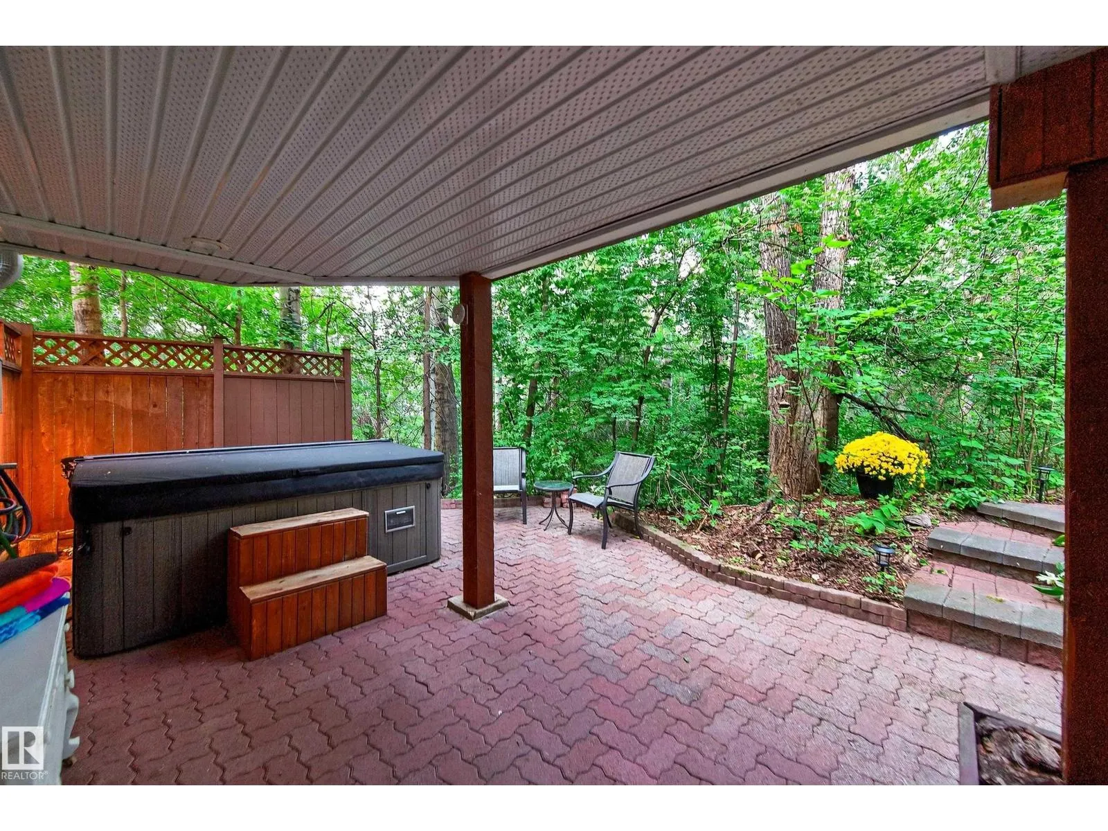 8 GREENWOOD PL