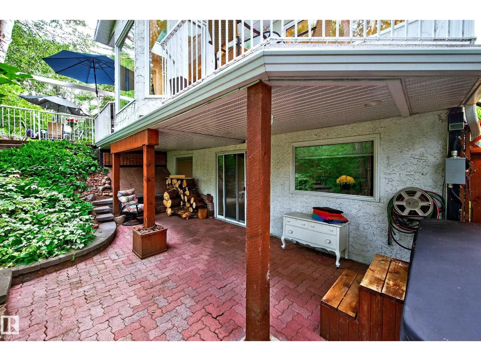 8 GREENWOOD PL
