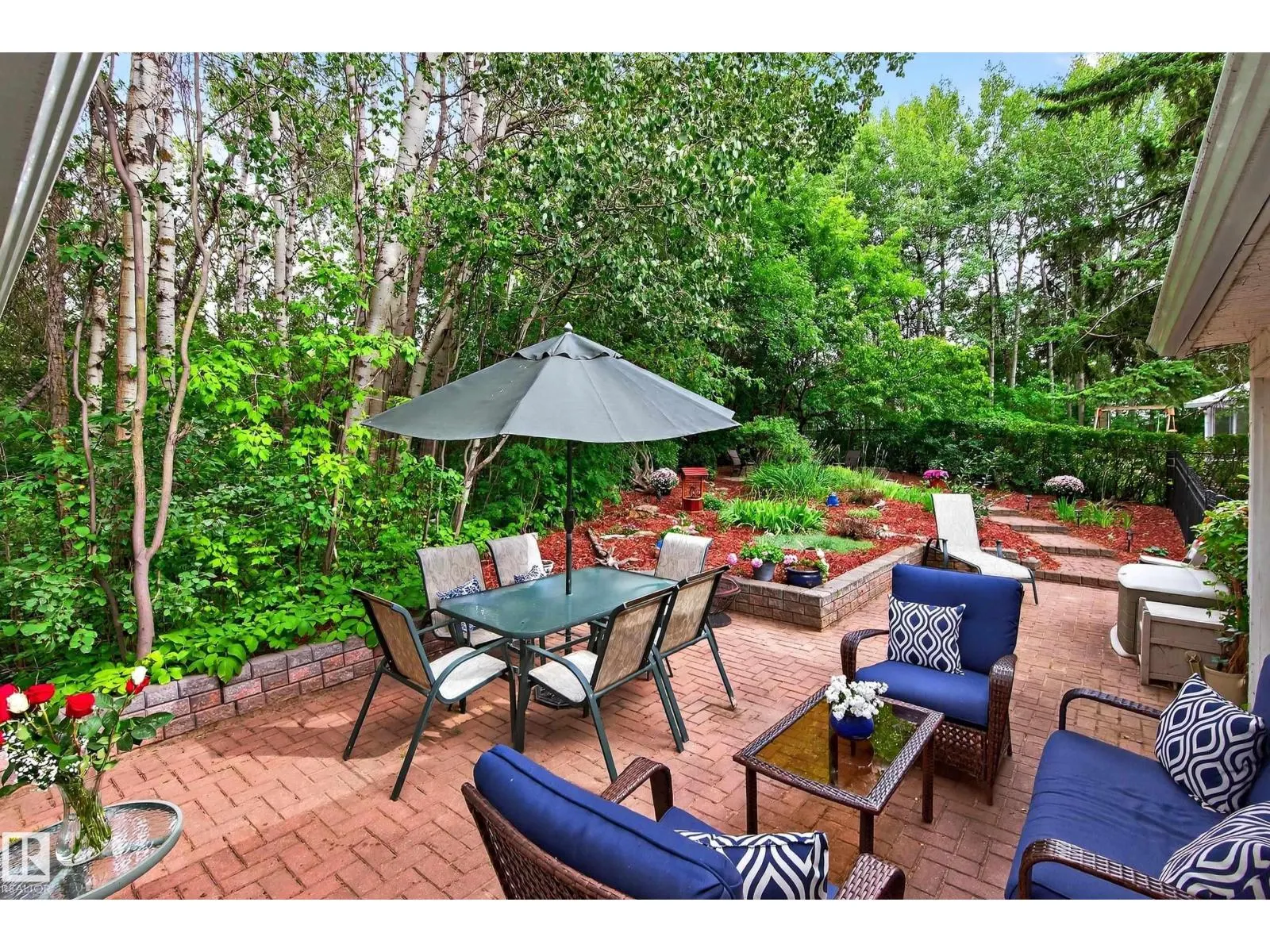 8 GREENWOOD PL
