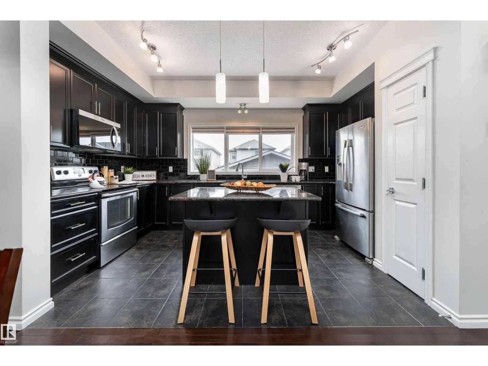 1075 MCCONACHIE BV NW