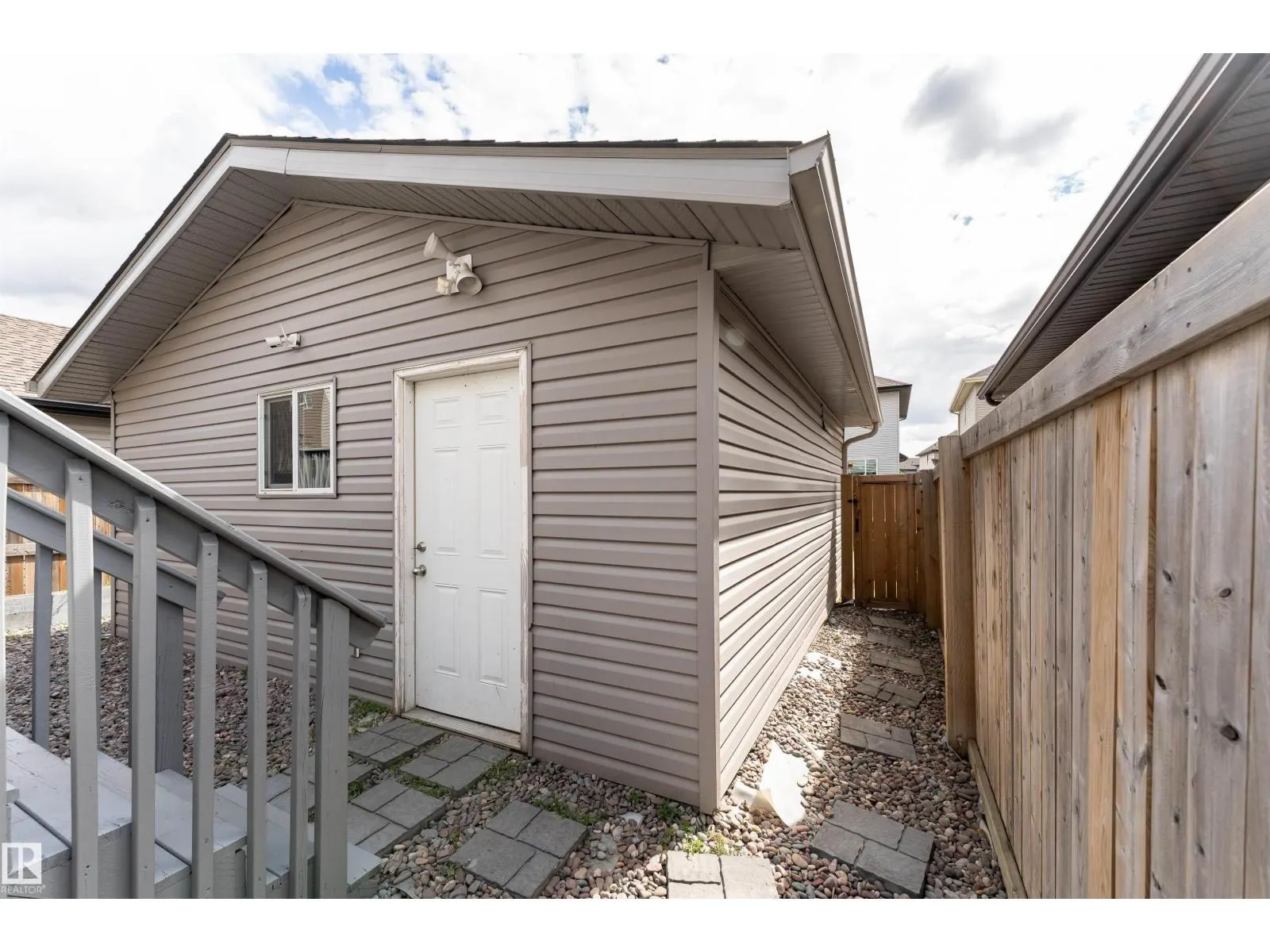 1075 MCCONACHIE BV NW
