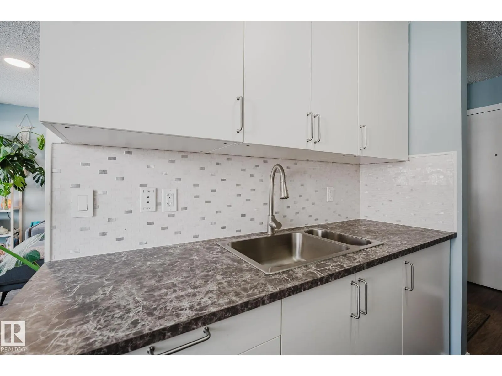 10149 83 AV NW