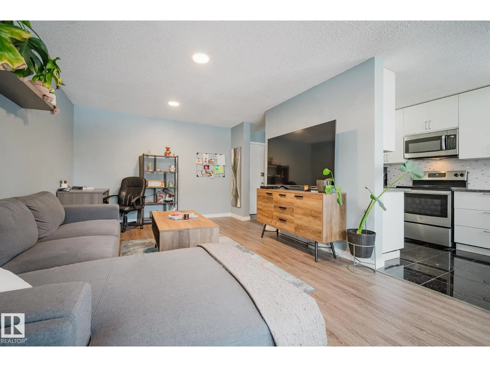 10149 83 AV NW