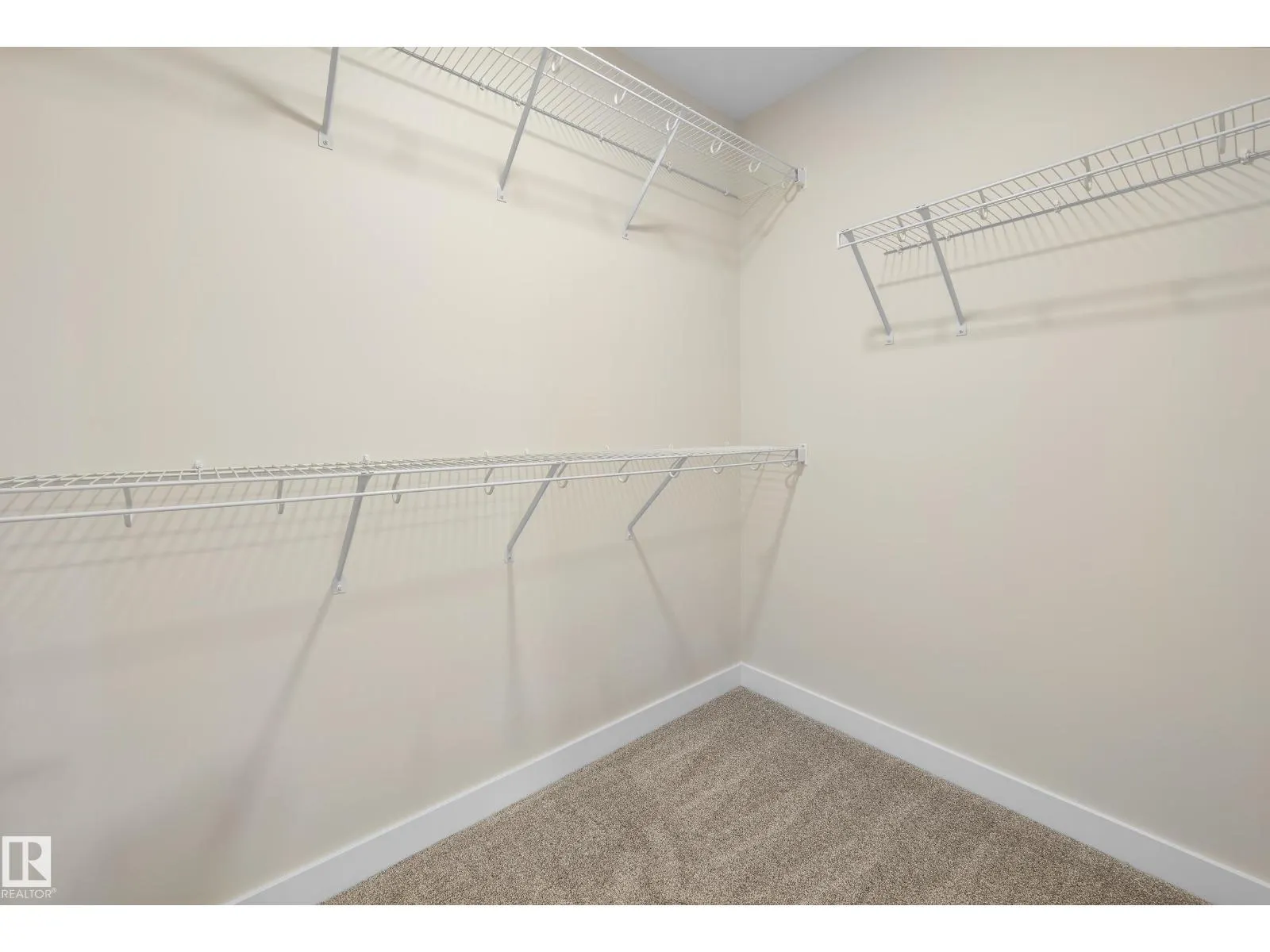 9336 221 ST NW