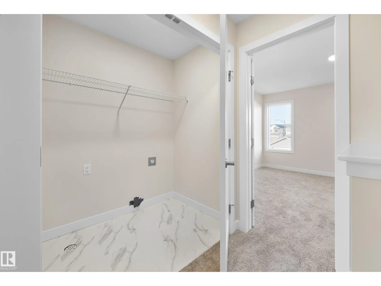 9336 221 ST NW