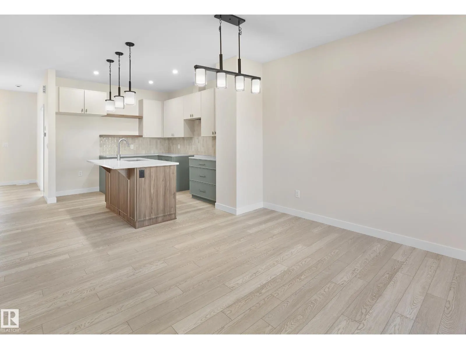 9336 221 ST NW