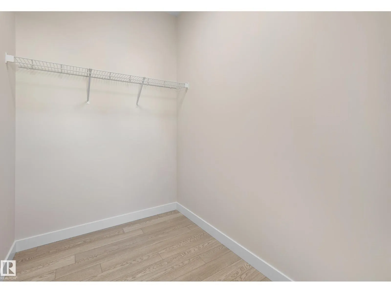 9336 221 ST NW
