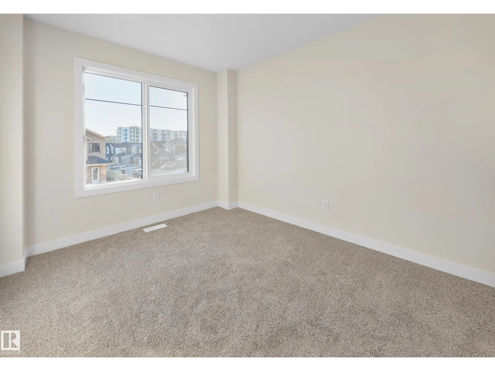 9336 221 ST NW