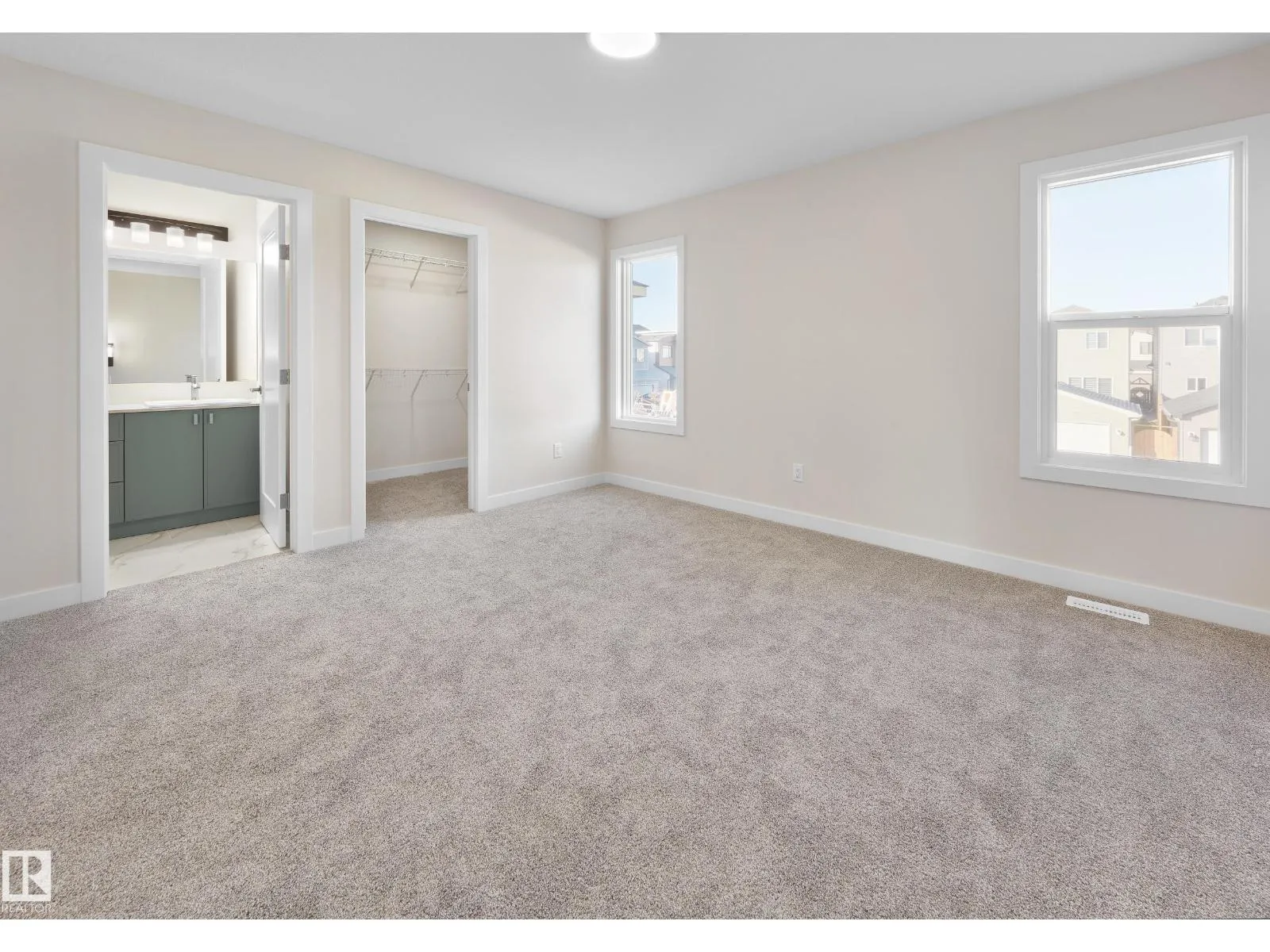 9336 221 ST NW