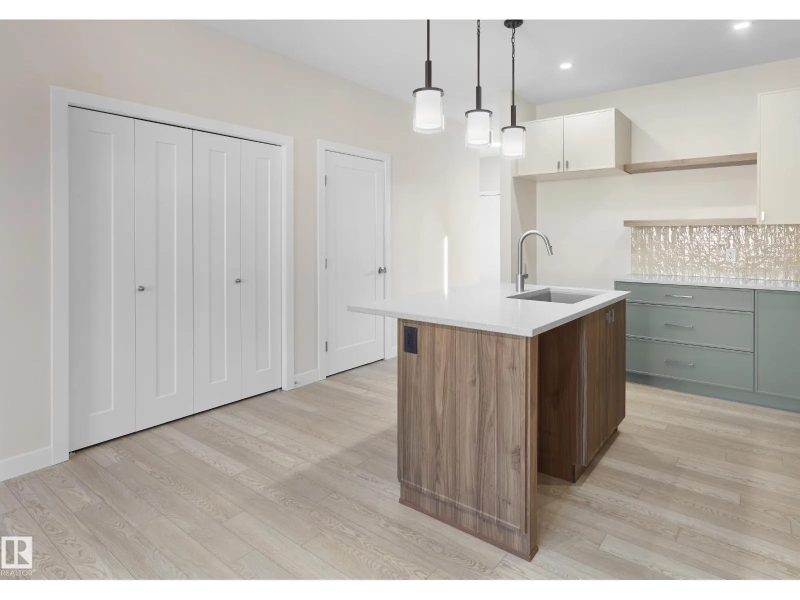 9336 221 ST NW