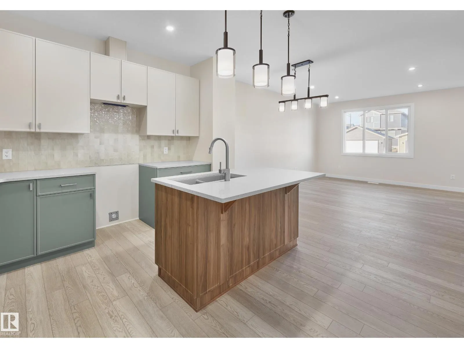 9336 221 ST NW