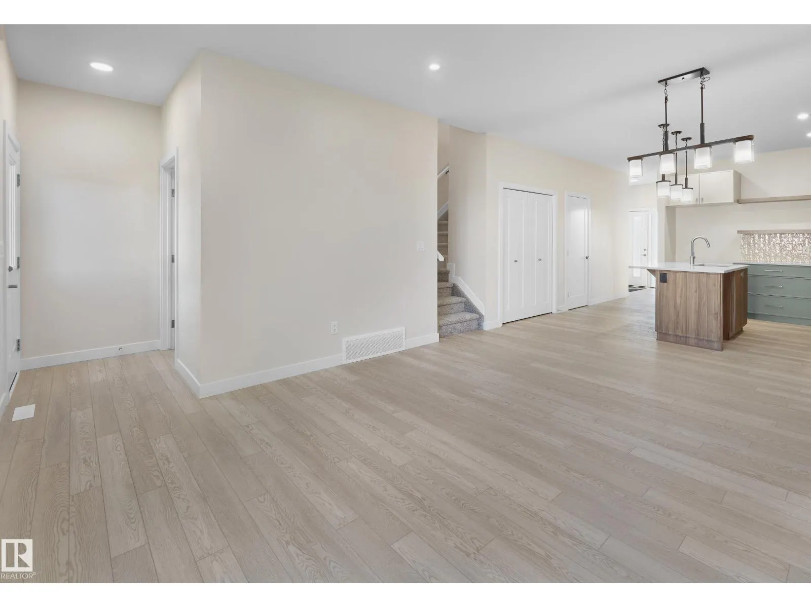 9336 221 ST NW