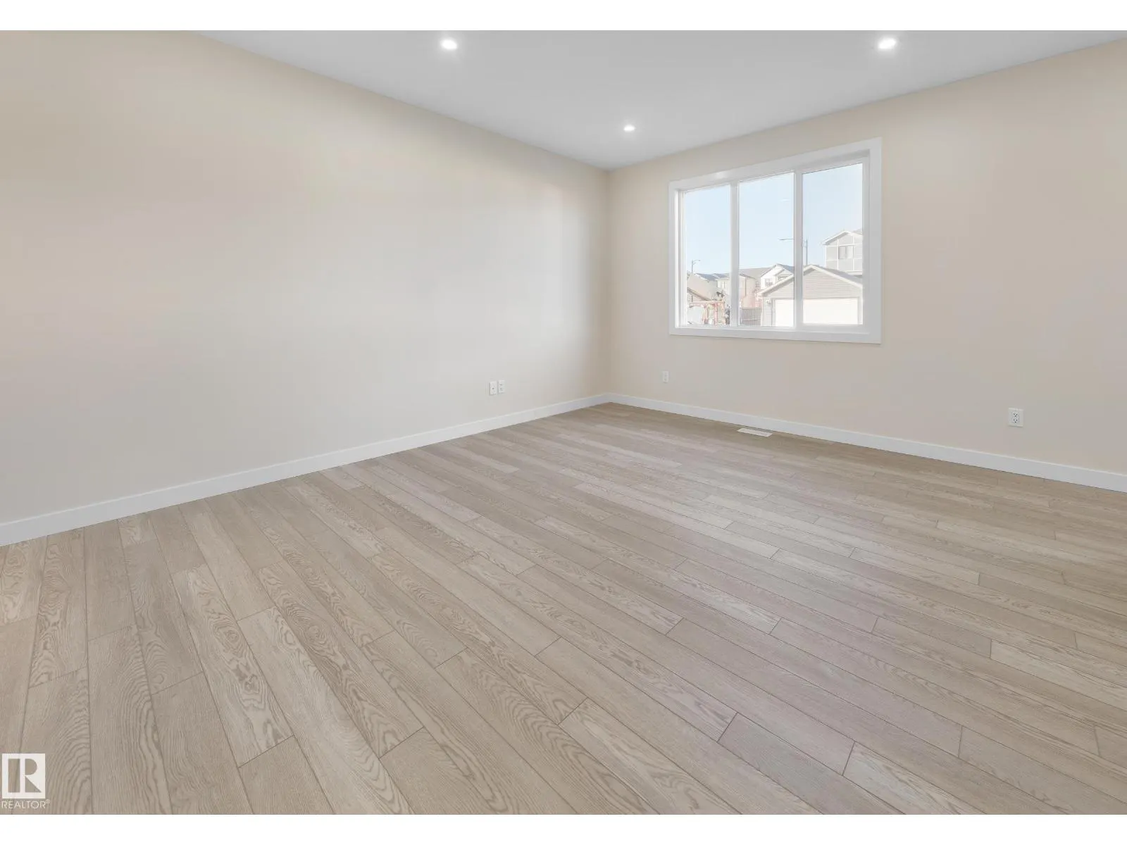 9336 221 ST NW