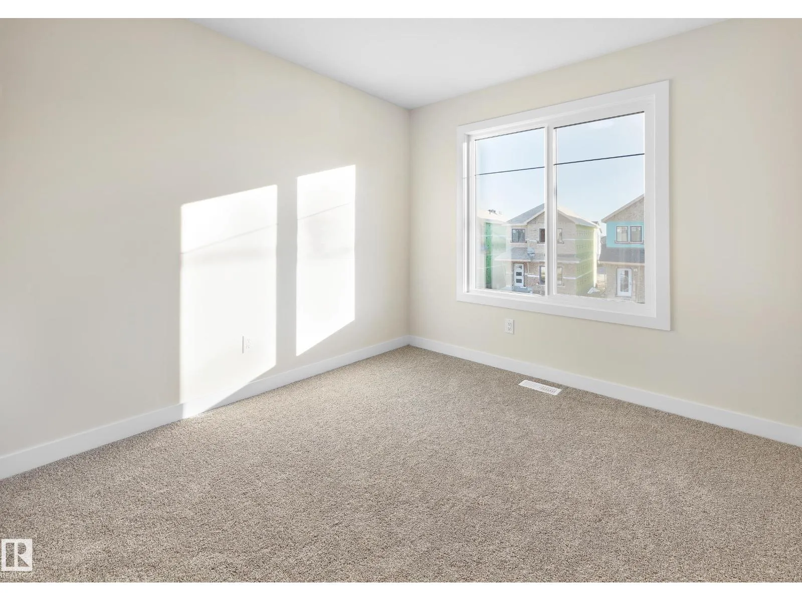 9336 221 ST NW