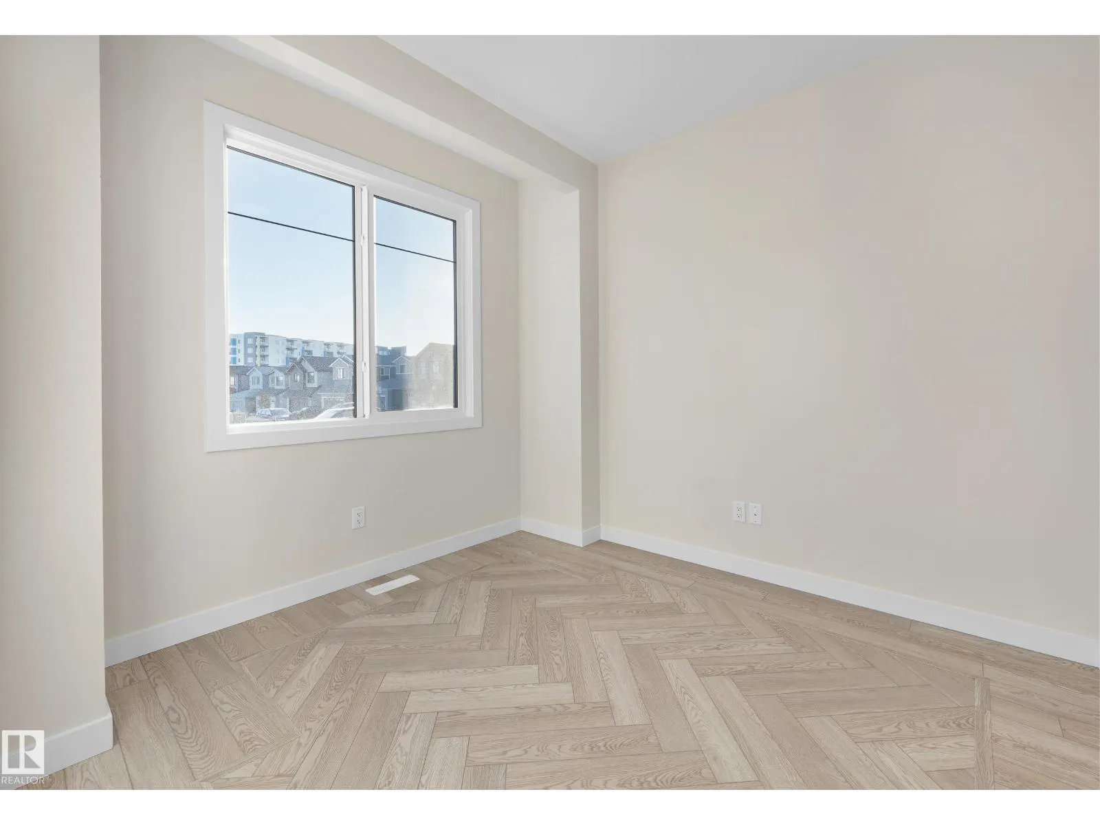 9336 221 ST NW