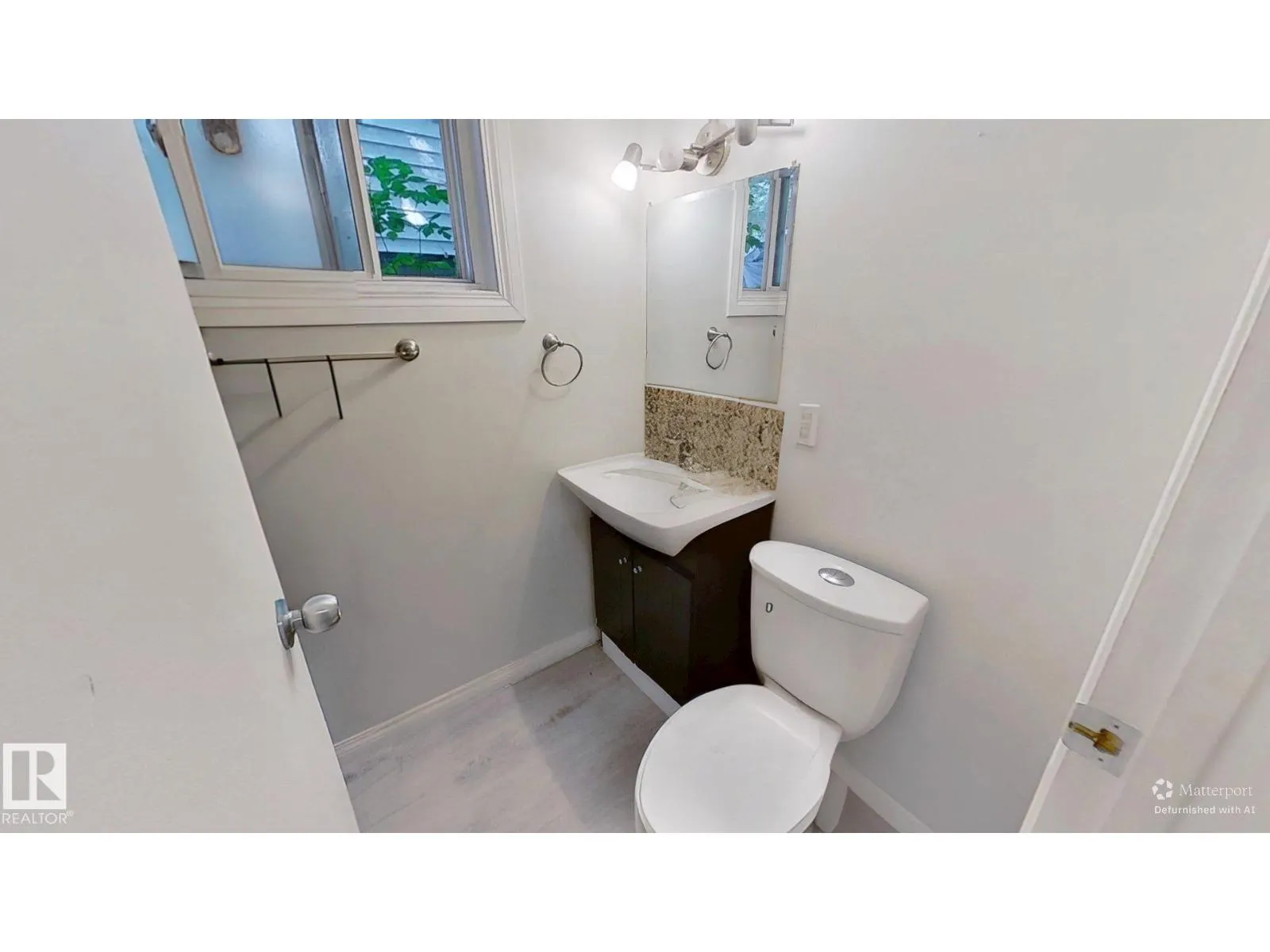 10627 76 AV NW