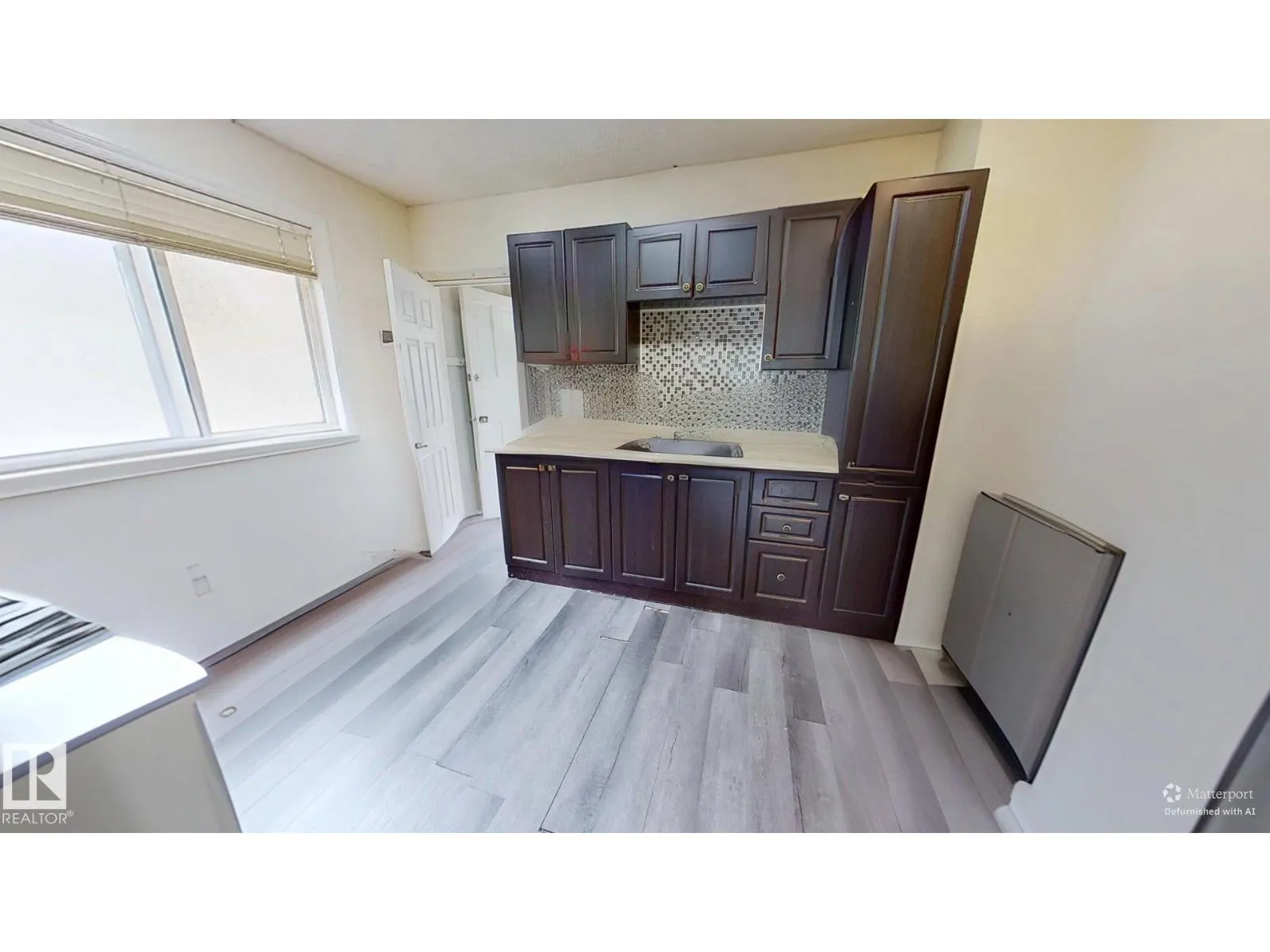10627 76 AV NW