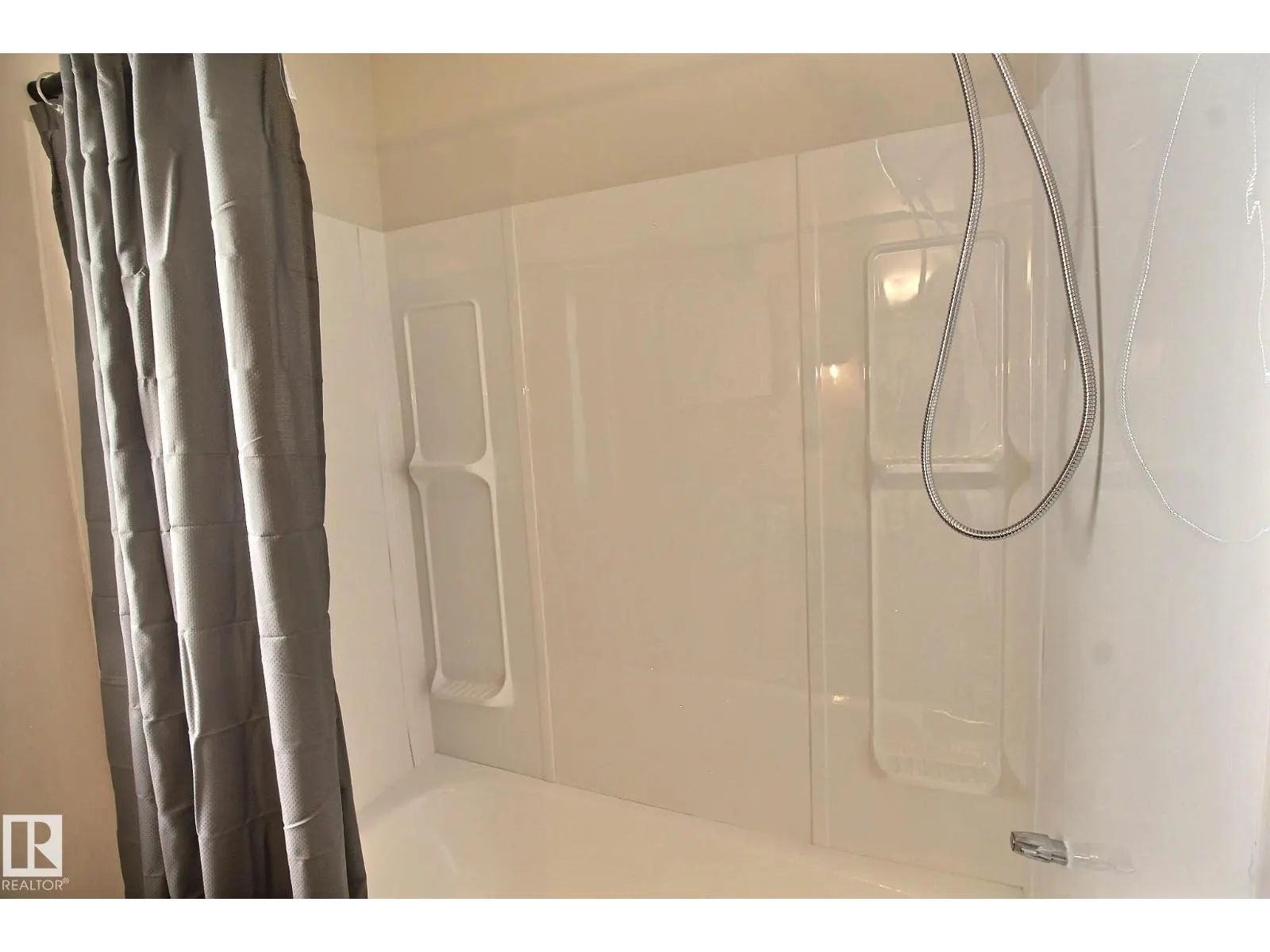 11512 67 ST NW