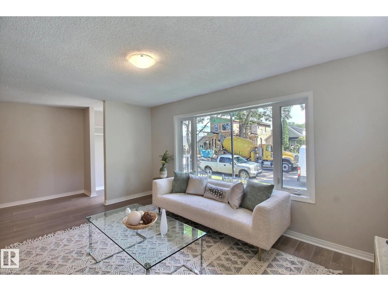 11512 67 ST NW