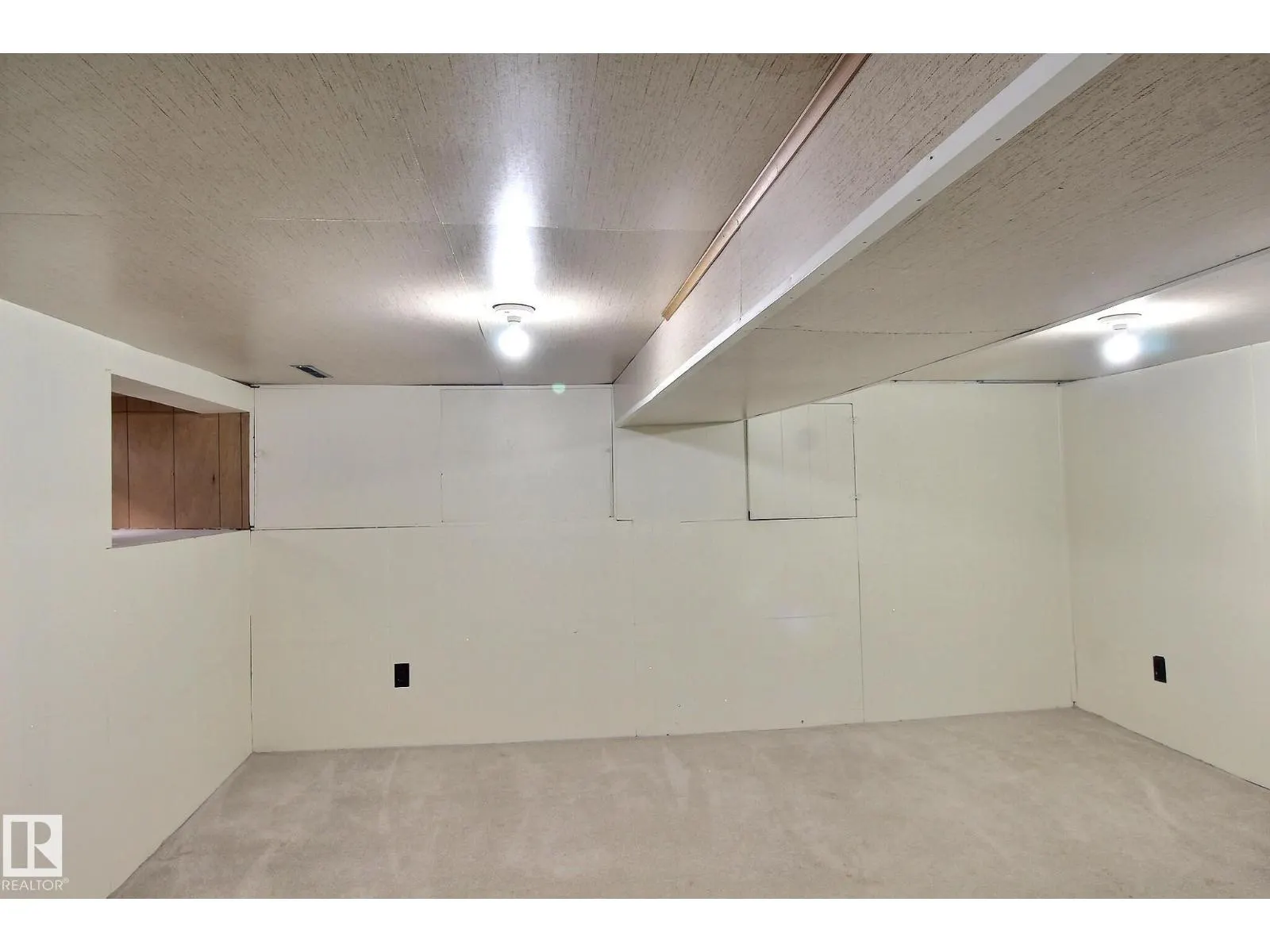 11512 67 ST NW