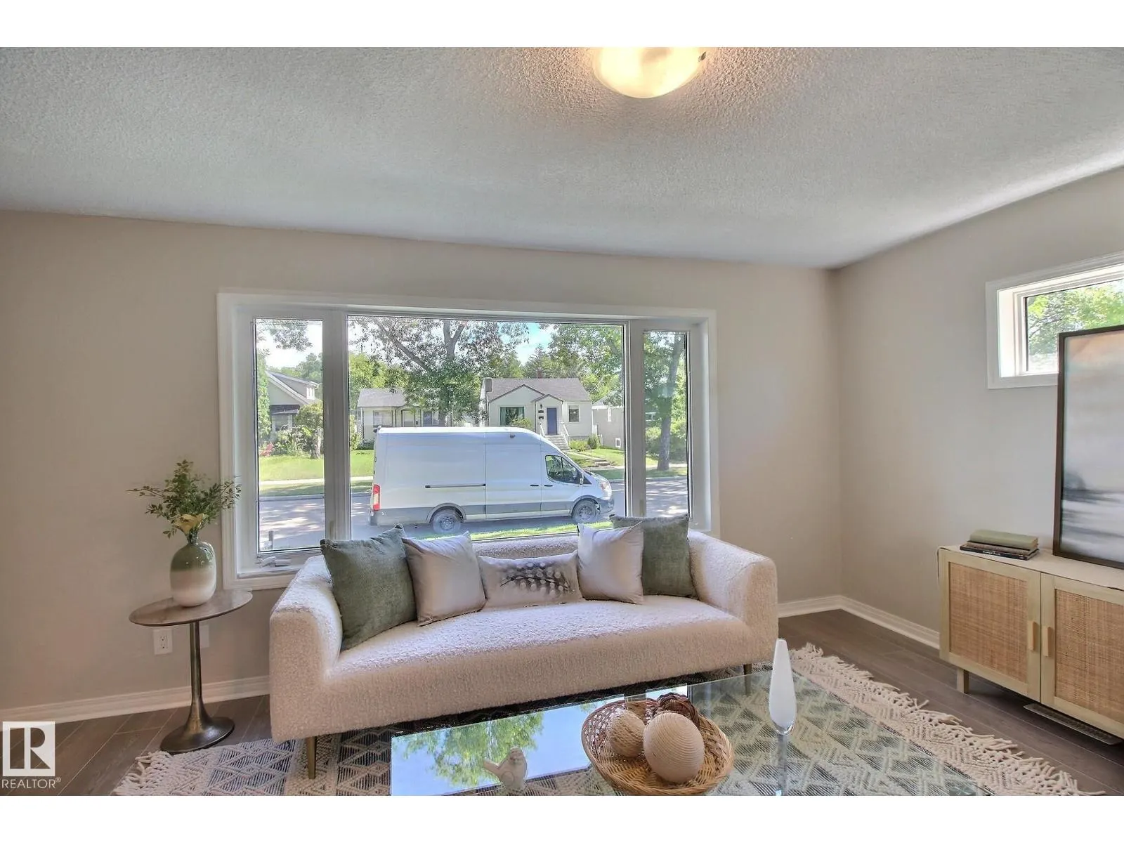 11512 67 ST NW